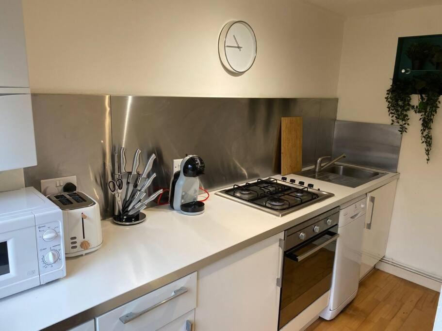 4 Kensington Court By Mia Living One Bedroom Apartment With Parking Apartment *
