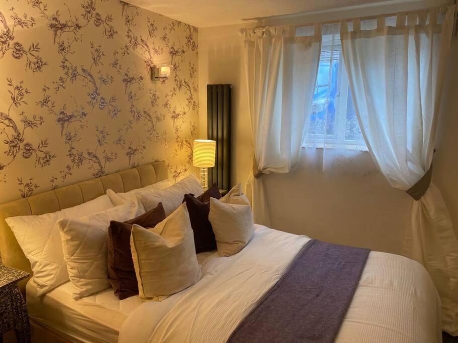 4 Kensington Court By Mia Living One Bedroom Apartment With Parking Apartment