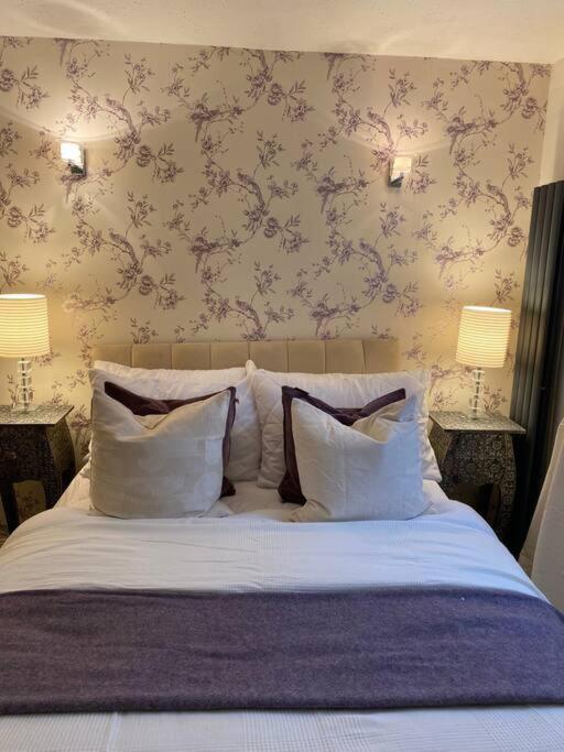 4 Kensington Court By Mia Living One Bedroom Apartment With Parking Apartment Bath
