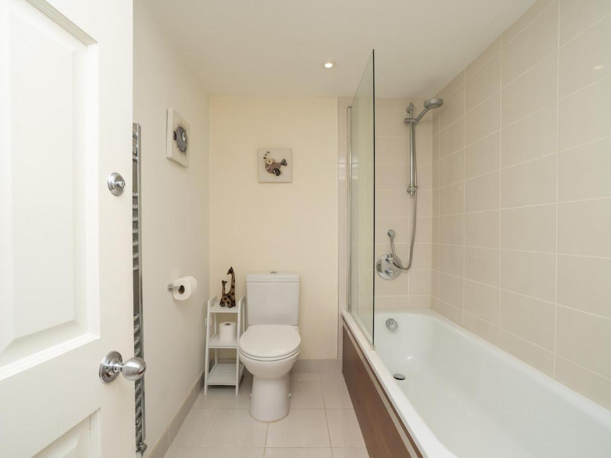 Pass The Keys 2 Bed Flat In The Heart Of Apartment Bath