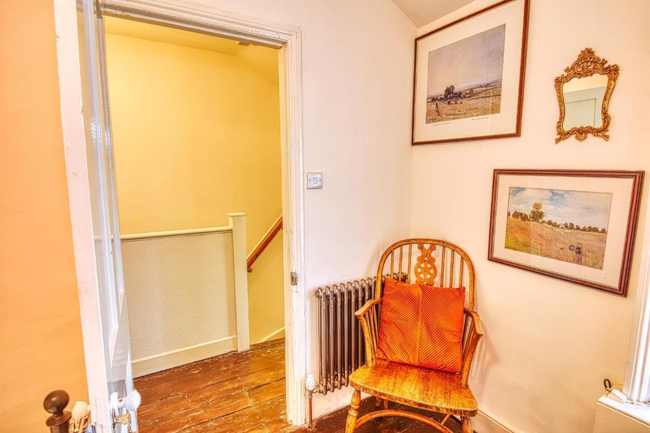 Holiday home 4 Bedroom House In With Garden & Free Private Parking