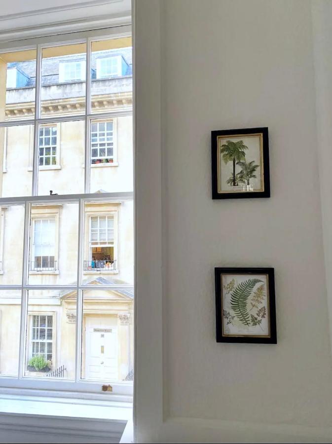 Elegant Georgian In Bath's Iconic Centre Apartment *