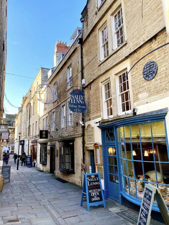 Elegant Georgian In Bath's Iconic Centre *