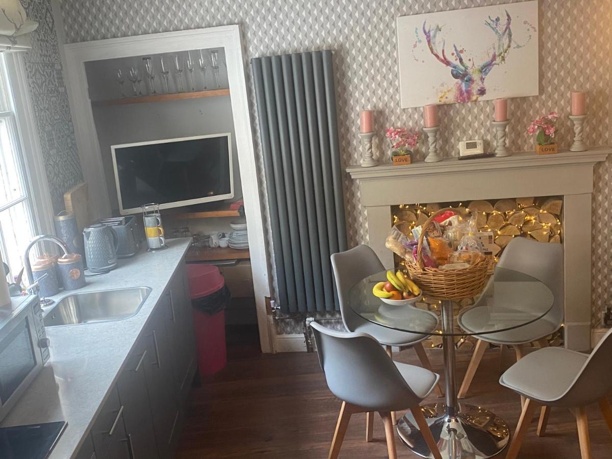 Georgian At Thomas Street Double Bedroom And Two Single Trundle Beds Apartment Bath