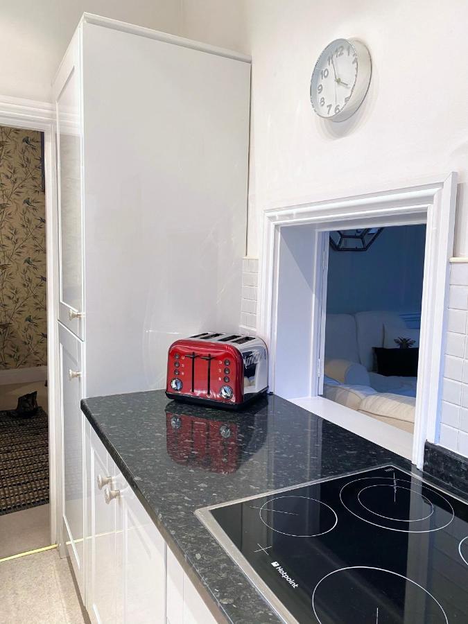 Elegant Georgian In Bath's Iconic Centre Apartment