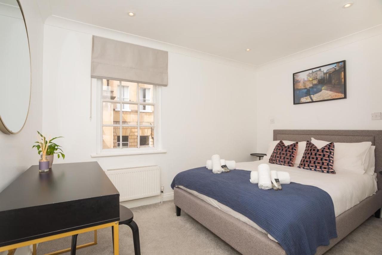Crescent Mews Apartment Bath