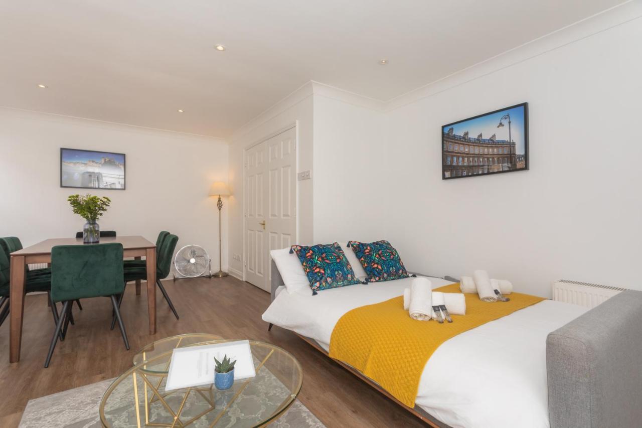 Crescent Mews Apartment *