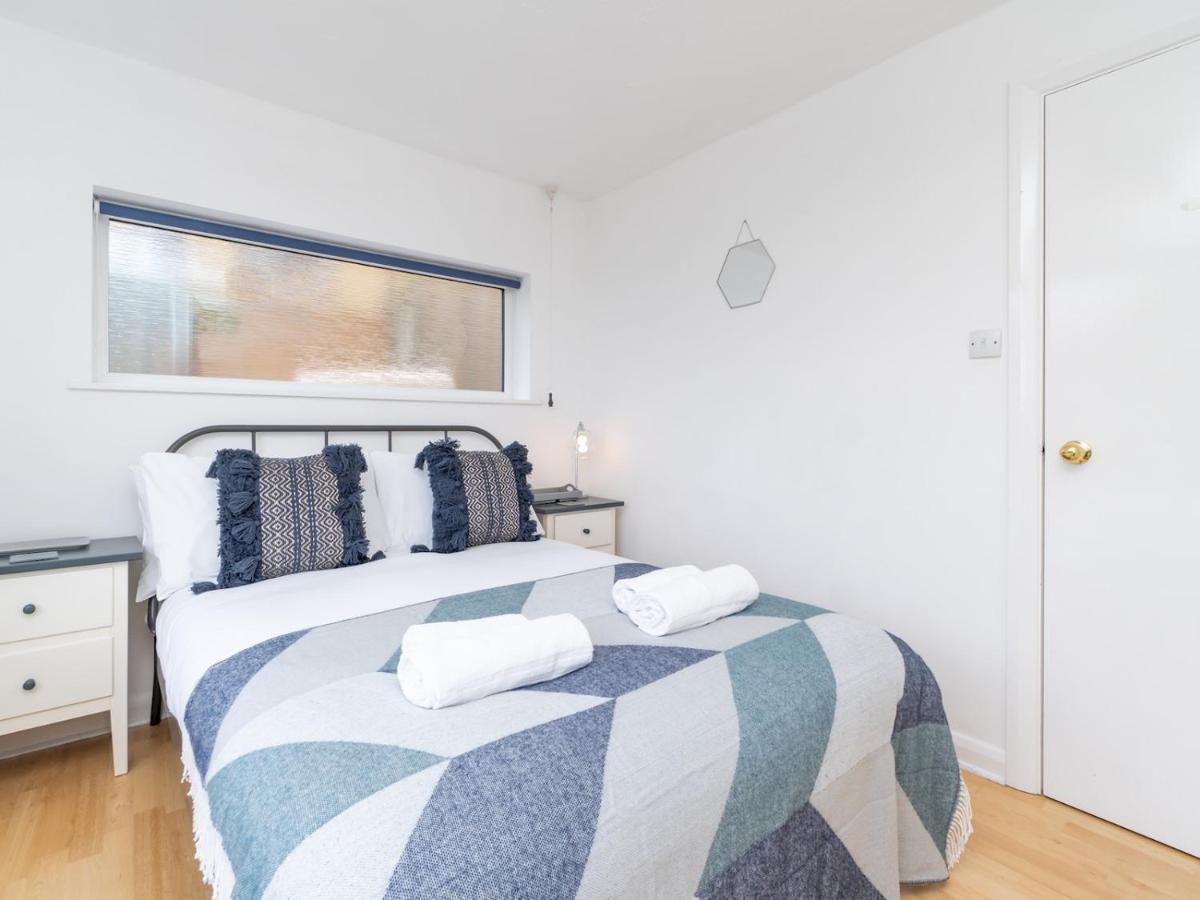 Pass The Keys One Bed Flat With Stunning Views And Free Parking Apartment