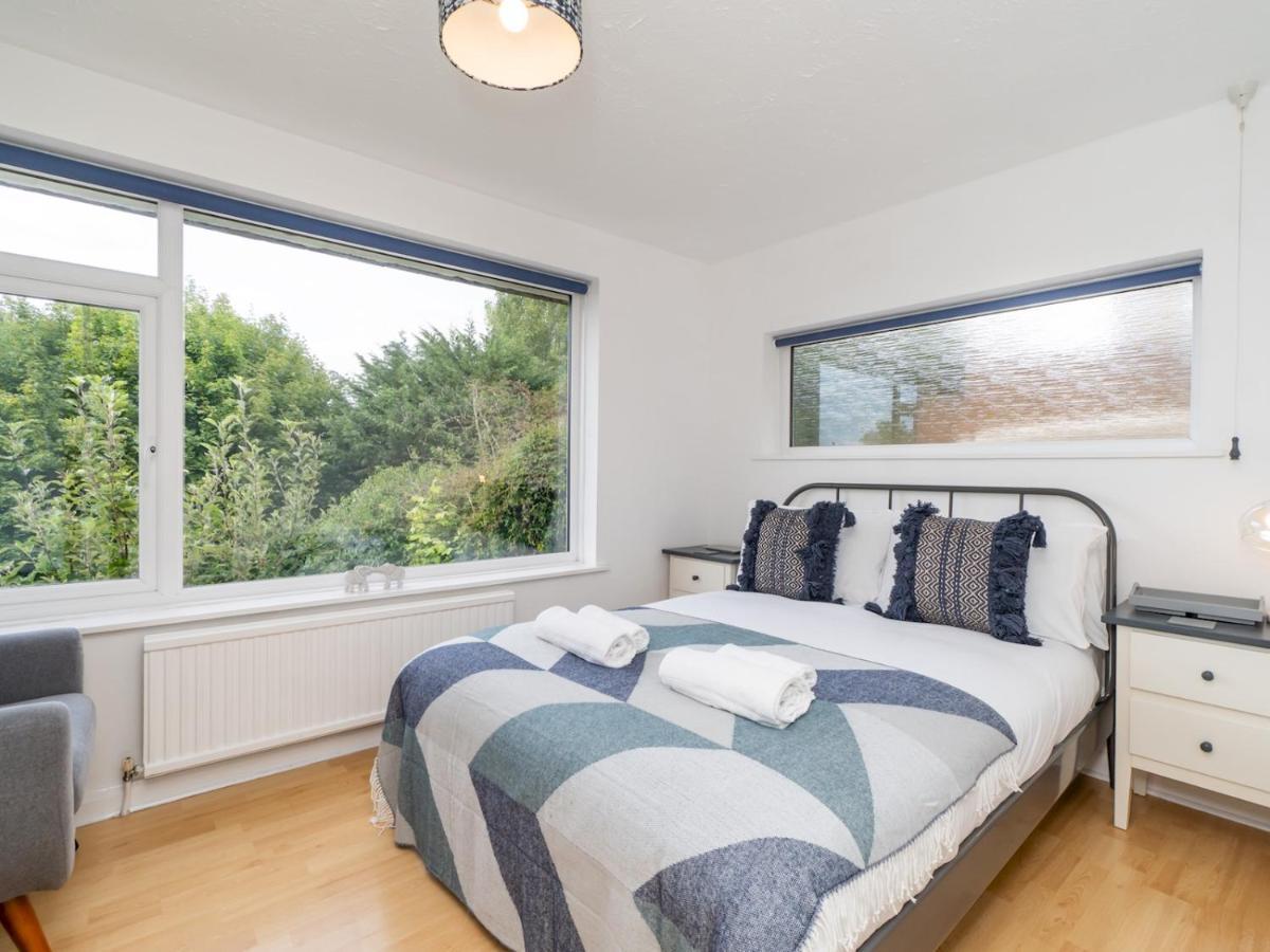Pass The Keys One Bed Flat With Stunning Views And Free Parking Apartment *
