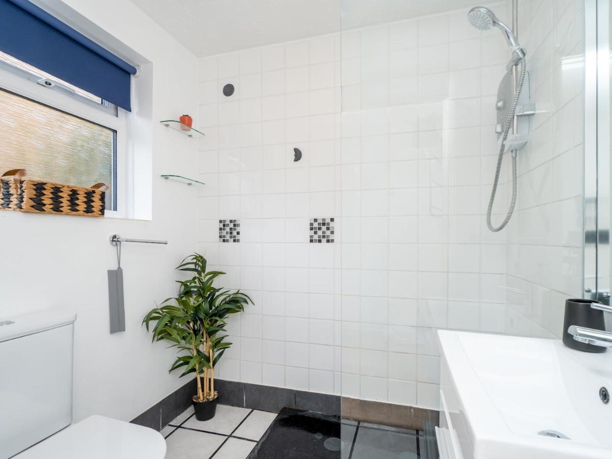 Pass The Keys One Bed Flat With Stunning Views And Free Parking Apartment *