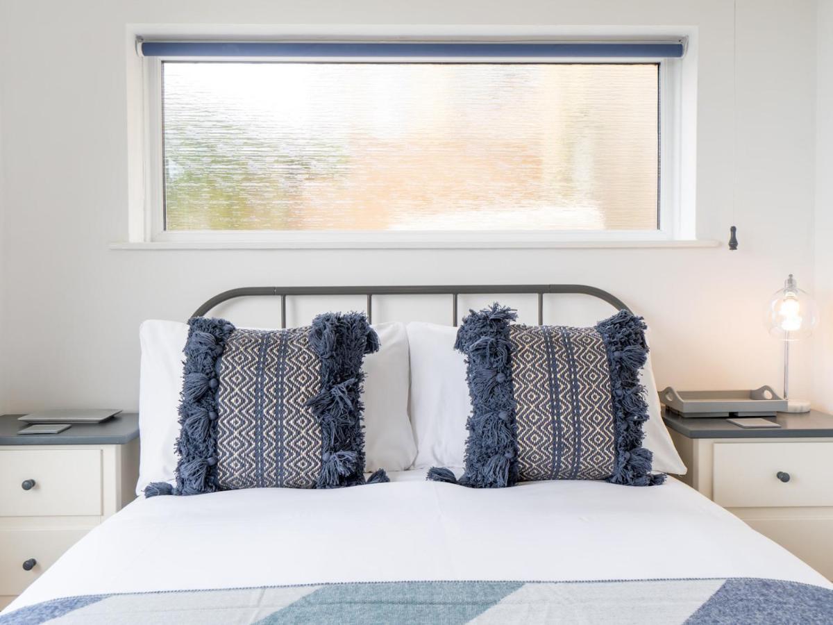 Pass The Keys One Bed Flat With Stunning Views And Free Parking * Bath