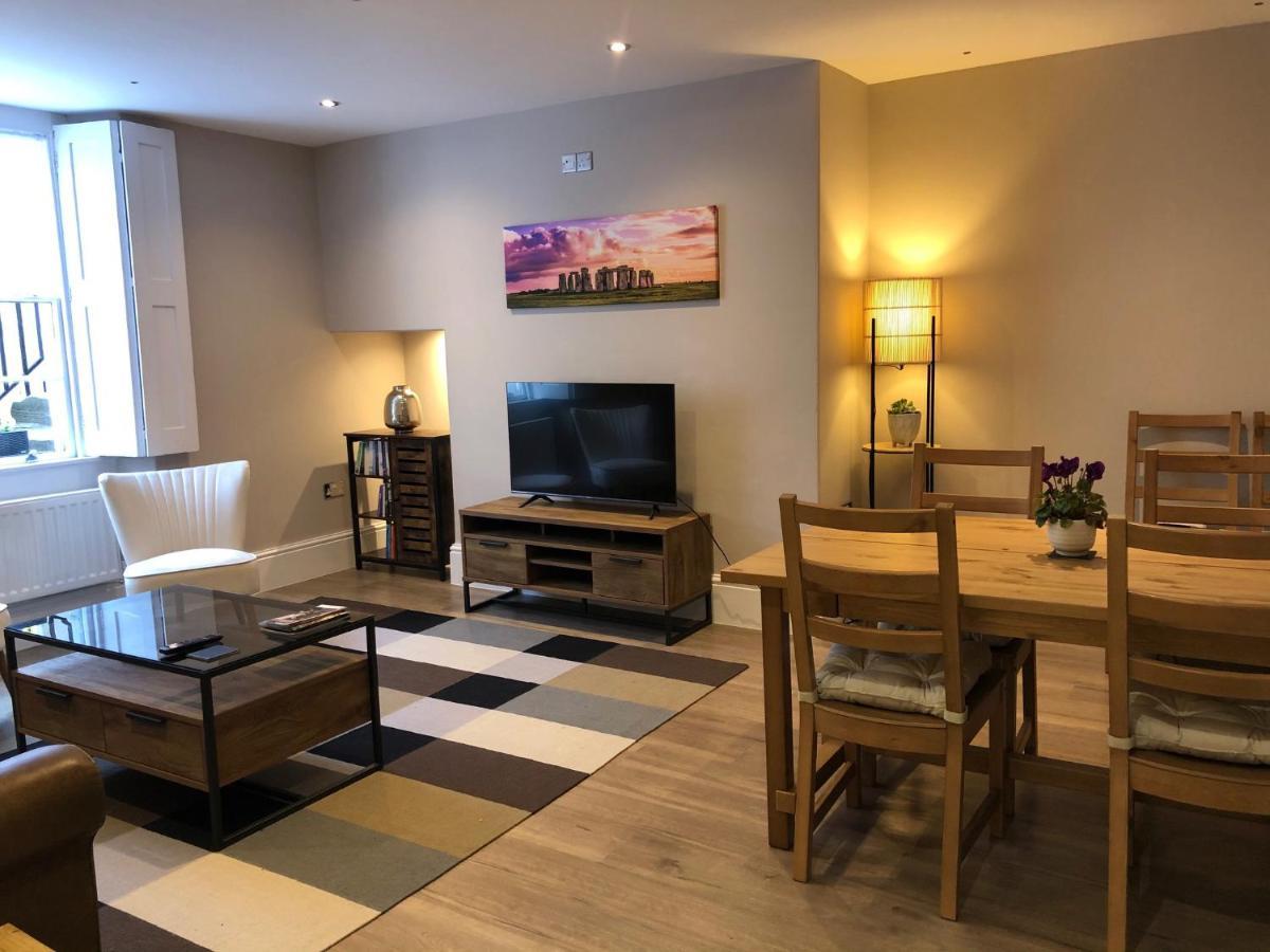 The Basement Flat - Free Parking Space Apartment *