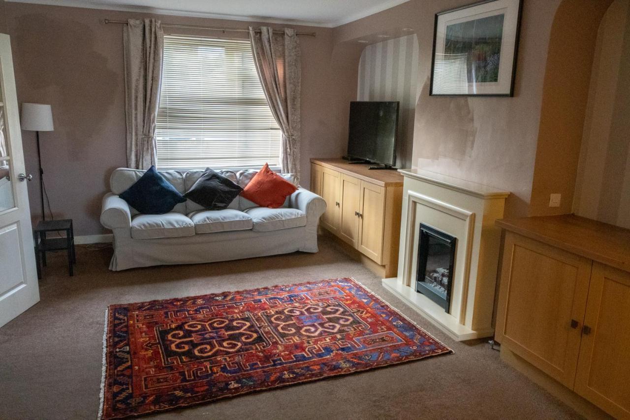 5 Bedroom House In * Bath