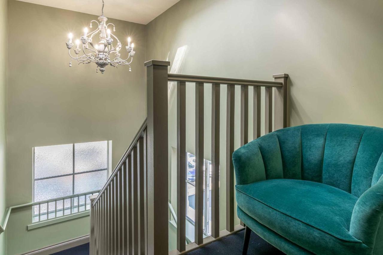 Apartment Beautiful Modern 1 Bedroom Apartment, Centre *