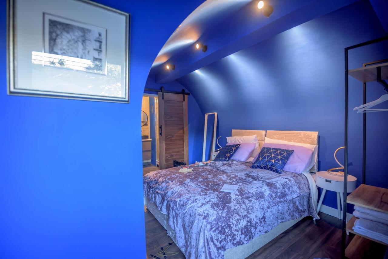 Apartment Quirky Vaulted Flat With Terrace Bath