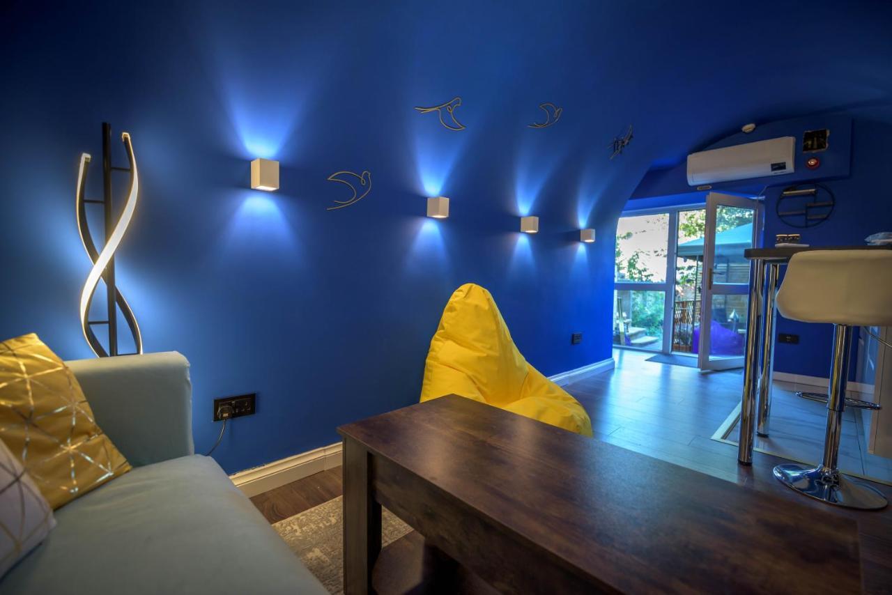 Quirky Vaulted Flat With Terrace
