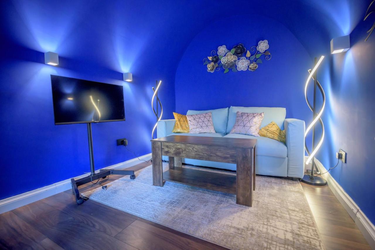 Quirky Vaulted Flat With Terrace Apartment