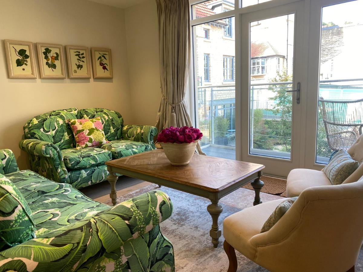 Apartment Walcot Yard With Parking, Keys *
