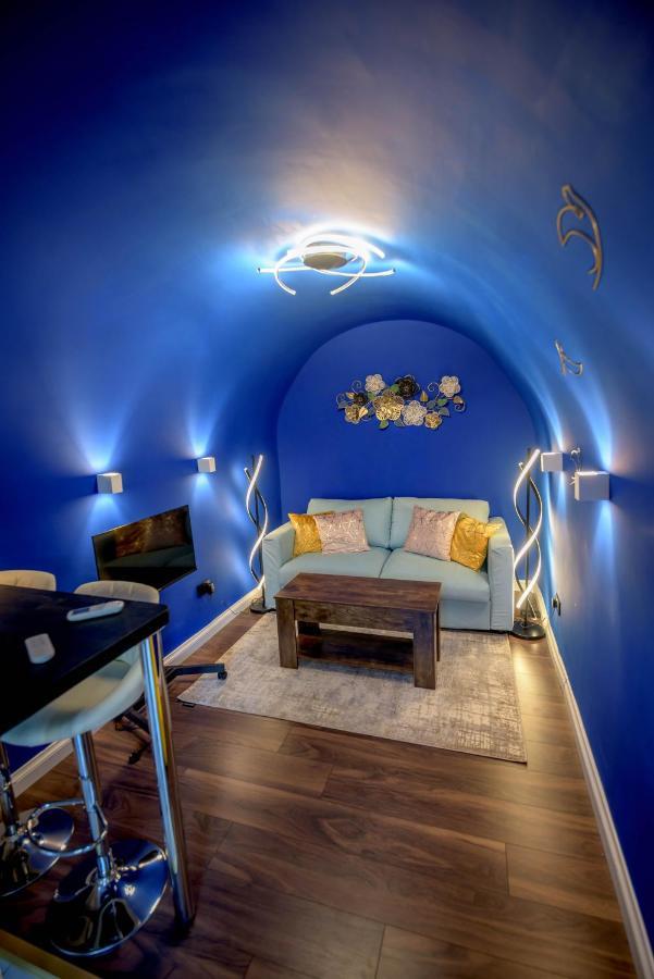 Quirky Vaulted Flat With Terrace *