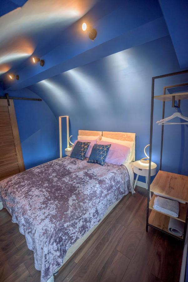 Apartment Quirky Vaulted Flat With Terrace Bath