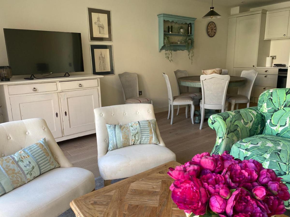 Apartment Walcot Yard With Parking, Keys