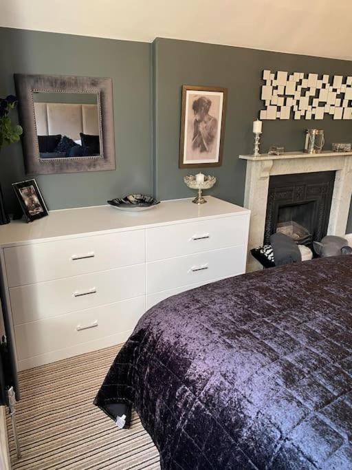 Beautiful 2 Bed In - Free Onsite Parking *