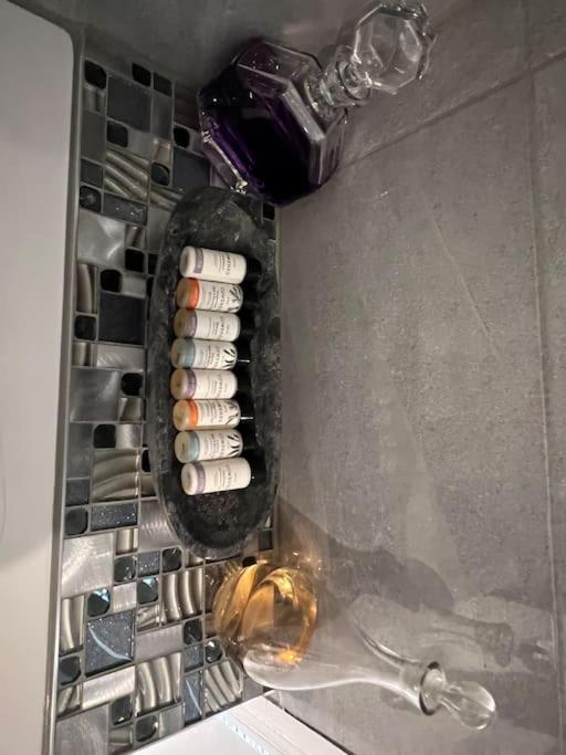 Beautiful 2 Bed In - Free Onsite Parking Apartment Bath