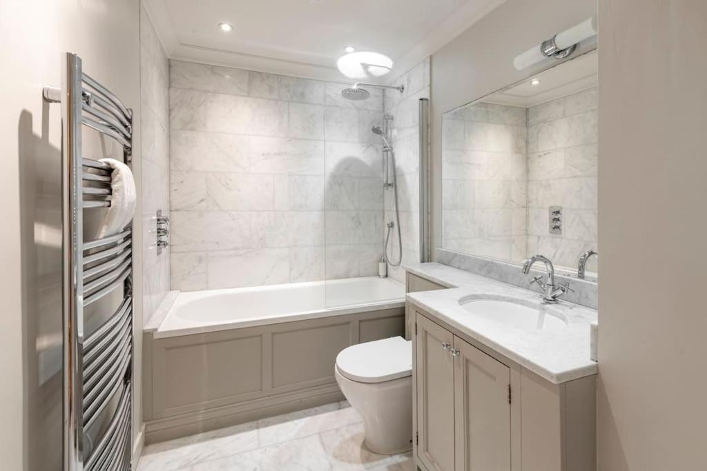 Stylish Royal Crescent Apartment *