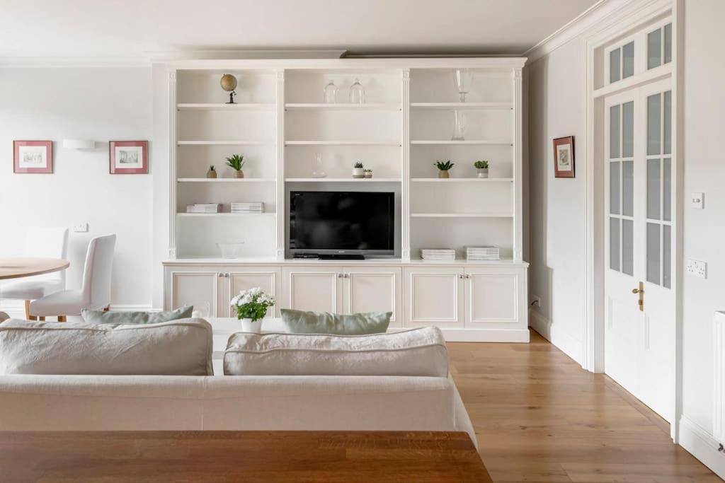 Stylish Royal Crescent Apartment