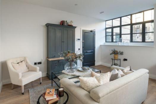 Apartment One Navy, *