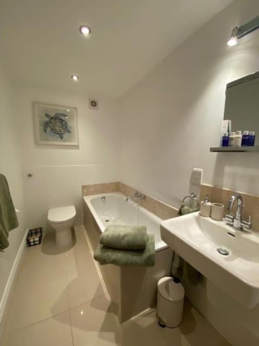 2 Bedroom With Garden Lansdown *