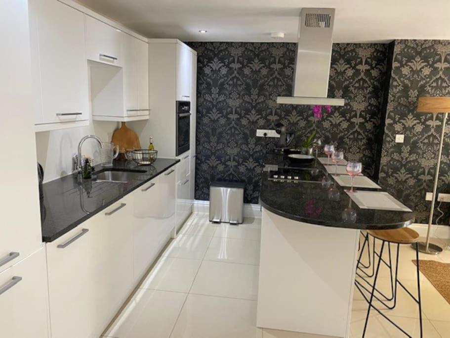 2 Bedroom With Garden Lansdown Apartment