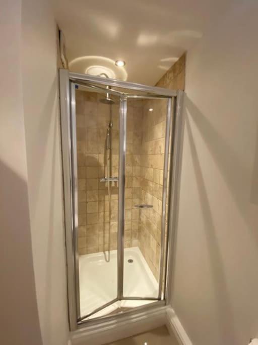 Apartment 2 Bedroom With Garden Lansdown