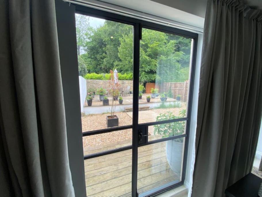 2 Bedroom With Garden Lansdown *