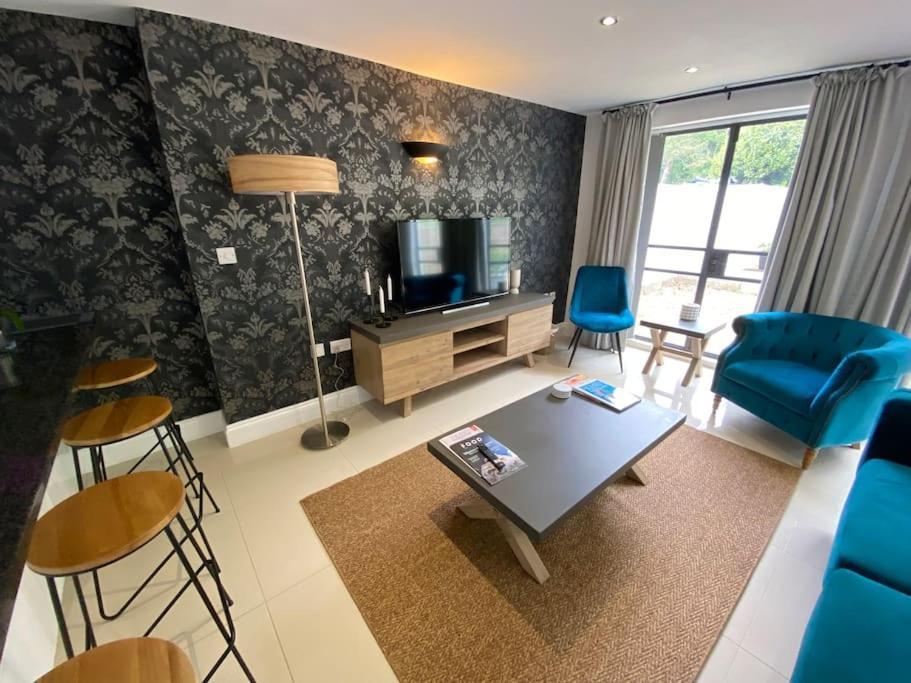 2 Bedroom With Garden Lansdown Apartment