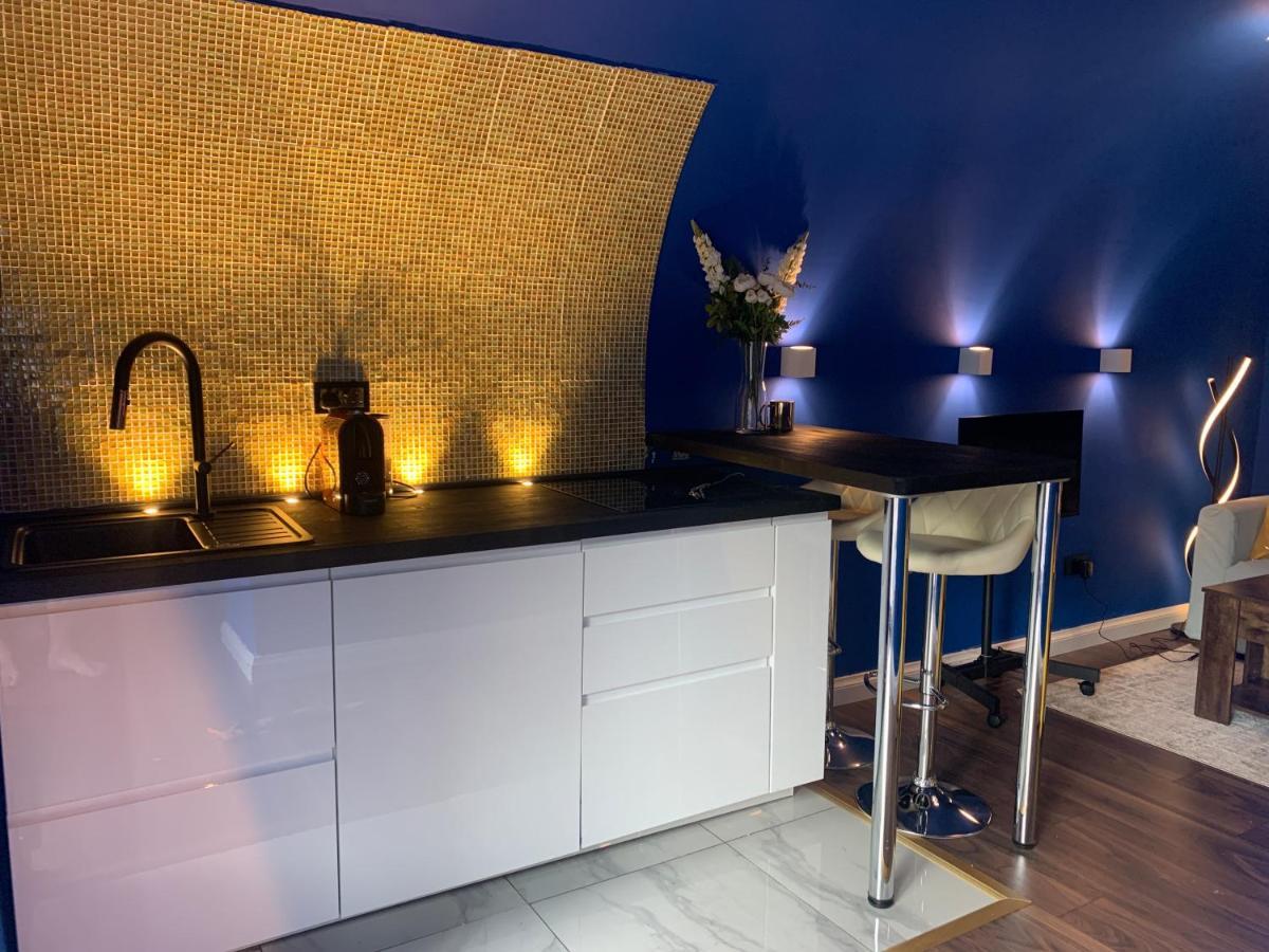 Apartment Quirky Vaulted Flat With Terrace Bath