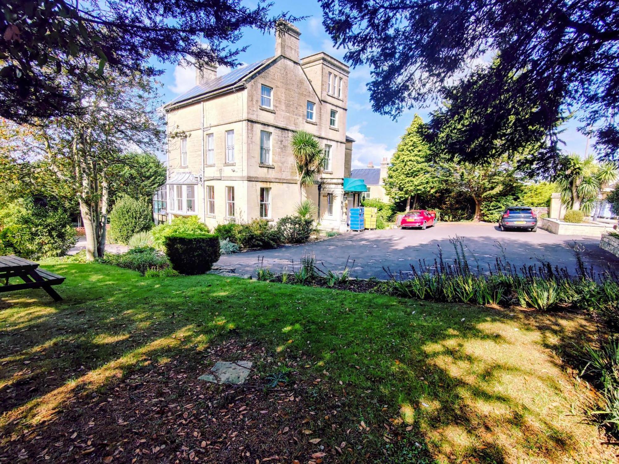 Guest house Wentworth House - Free Parking 4*