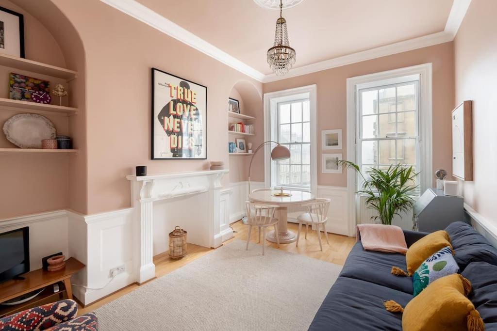 Stylish With Parking - Garden And Workspace