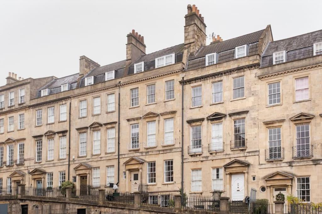 Stylish With Parking - Garden And Workspace