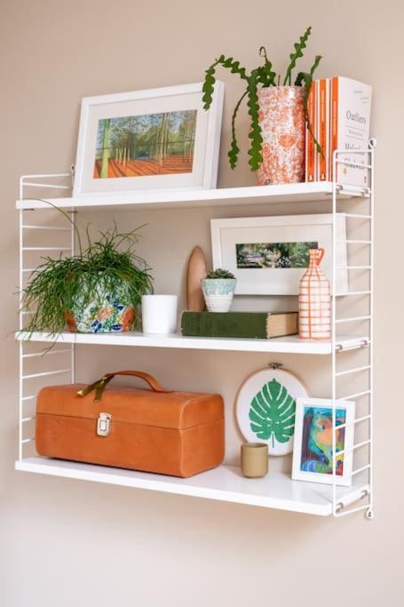 Stylish With Parking - Garden And Workspace Apartment
