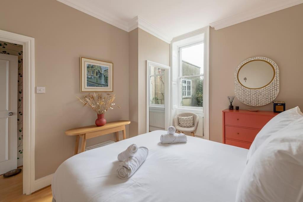 Stylish With Parking - Garden And Workspace Apartment *