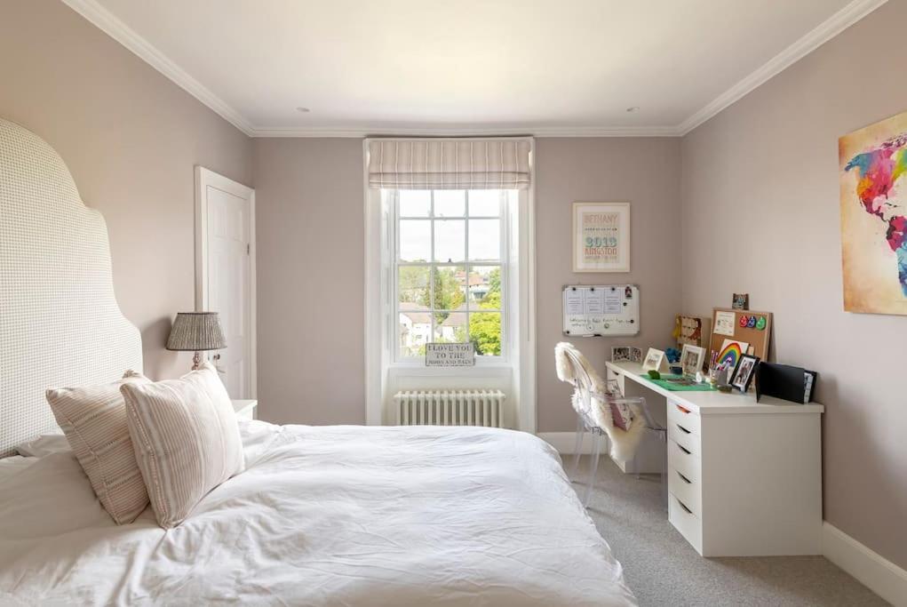 Dunsford House - Elegant Townhouse With Parking Holiday home *