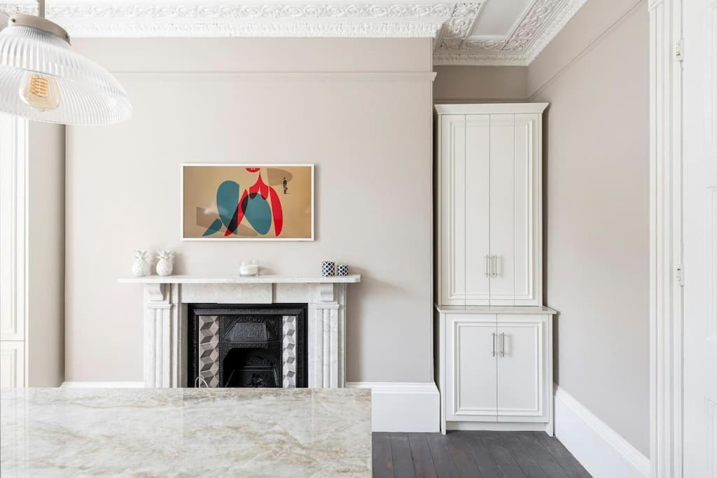 Dunsford House - Elegant Townhouse With Parking Bath