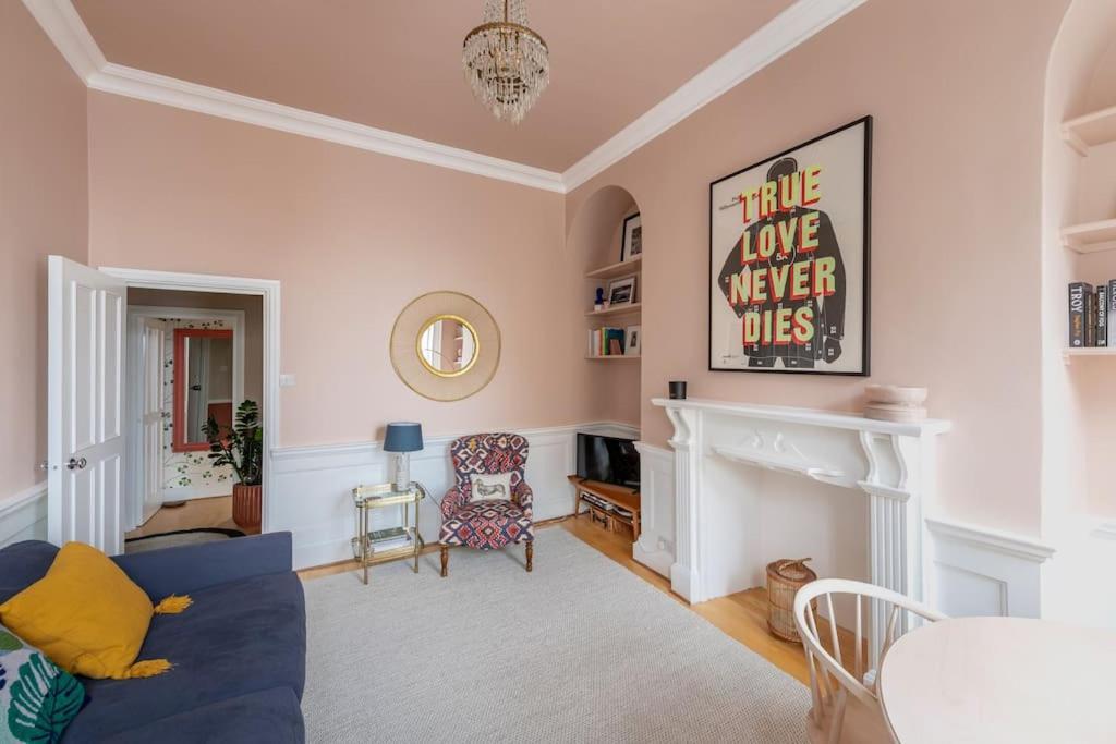 Stylish With Parking - Garden And Workspace Apartment Bath