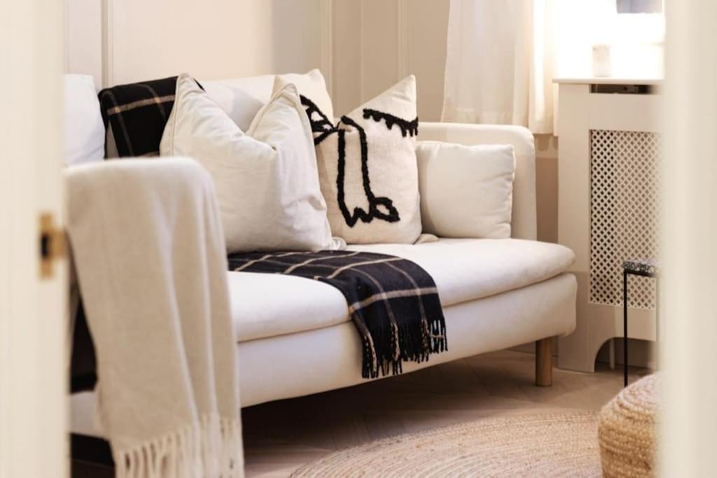Stylish Georgian Flat - Ba1 - Walk To Crescent Apartment Bath
