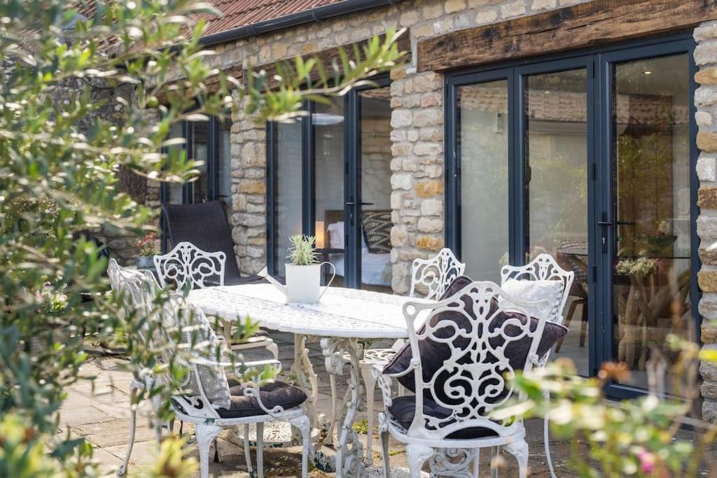 Beautiful One-bed Countryside Retreat In *