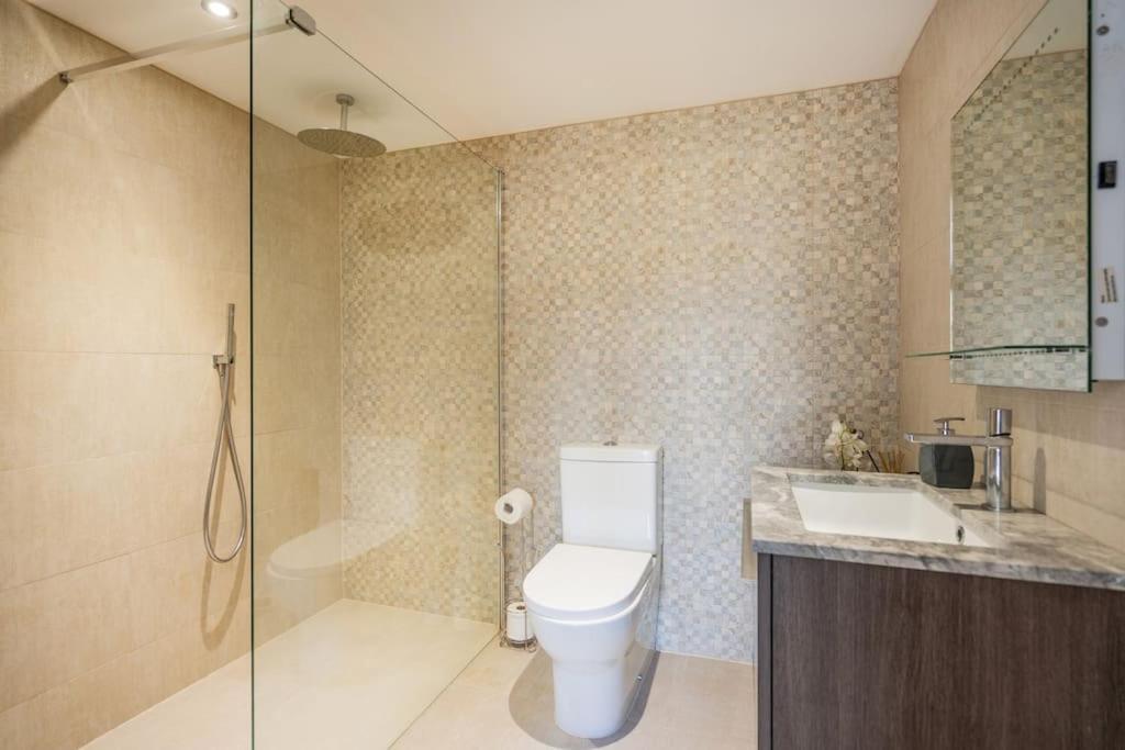 Beautiful One-bed Countryside Retreat In *