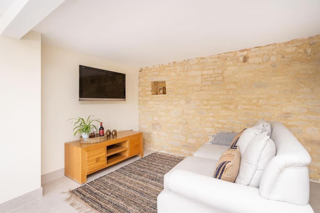 Beautiful One-bed Countryside Retreat In *