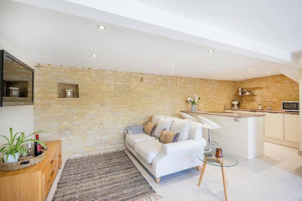 Beautiful One-bed Countryside Retreat In Bath
