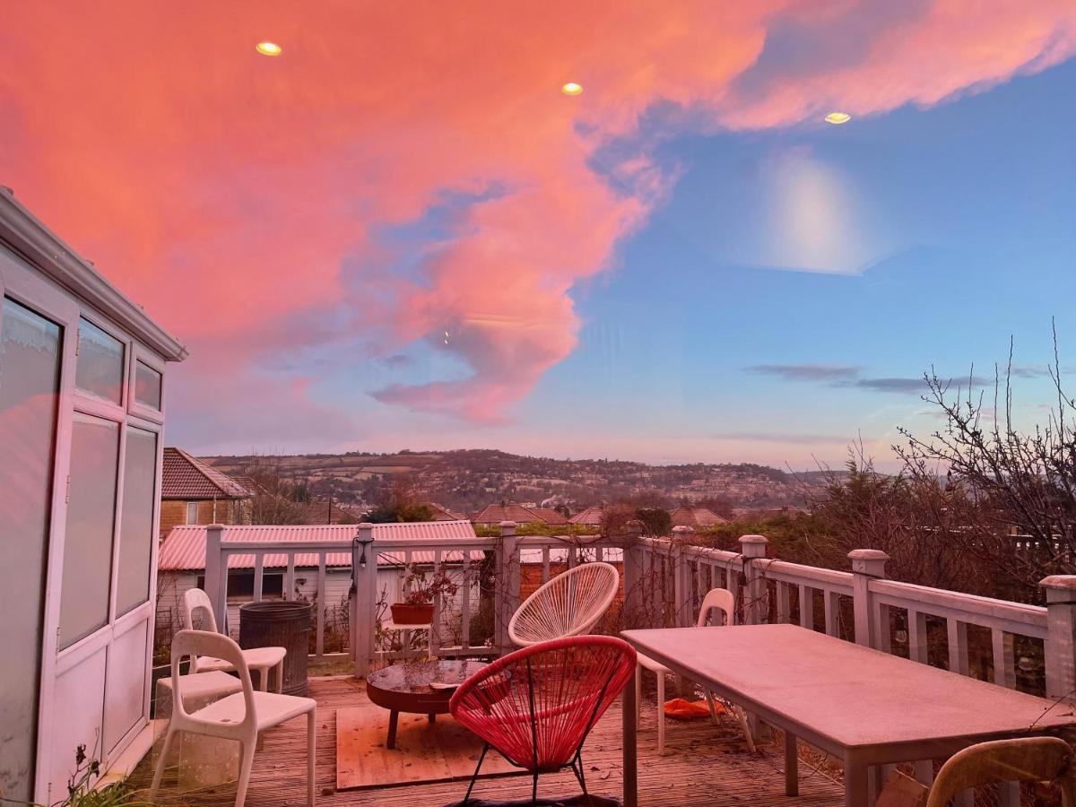 Artist's With Views Over Homestay *